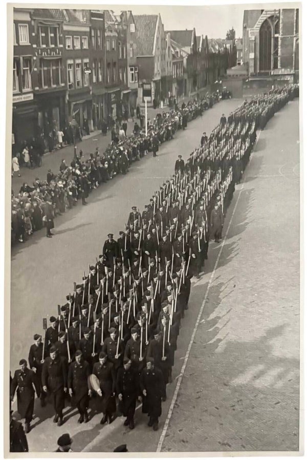 Originele WW2 Foto 'Nederlandse Arbeidsdienst Mars'