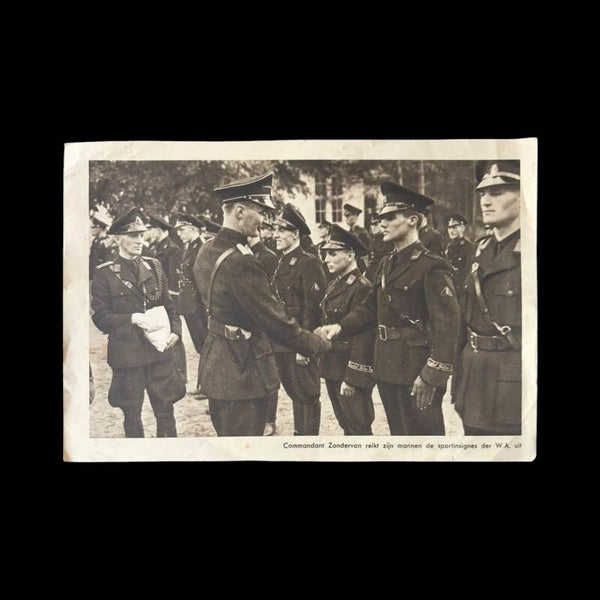 Originele WW2 Kalenderfoto 'Commandant Zondervan, uitreiking W.A. sportinsignes'