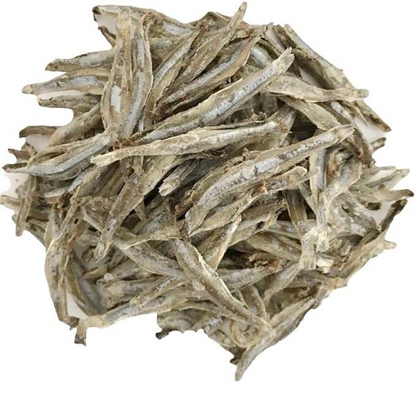 Les petits poissons séchés - Anchois séchés sans tête à frire comme collation ou pour ajouter de la saveur aux soupes, plat d'accompagnement