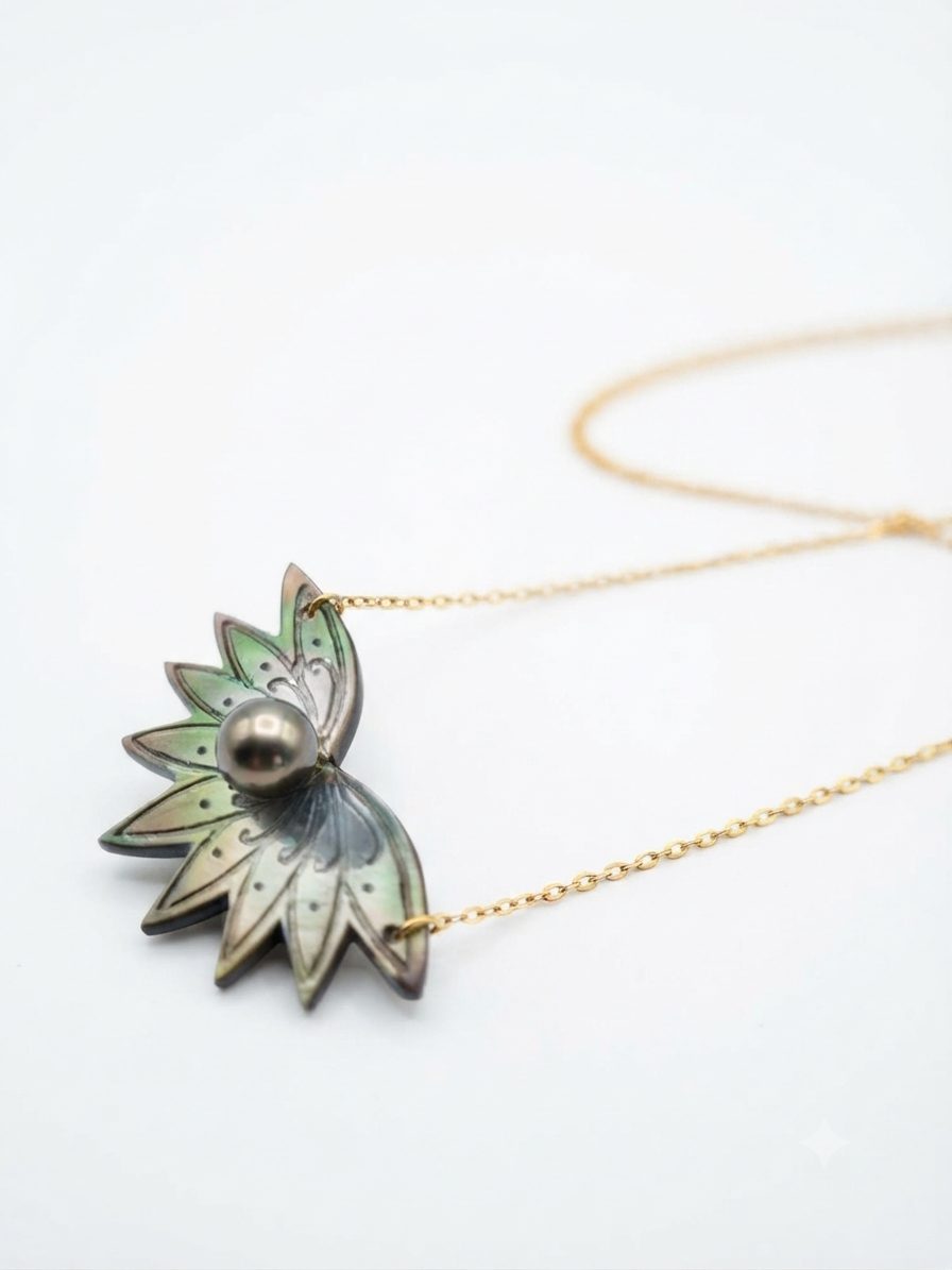 Collier Manu