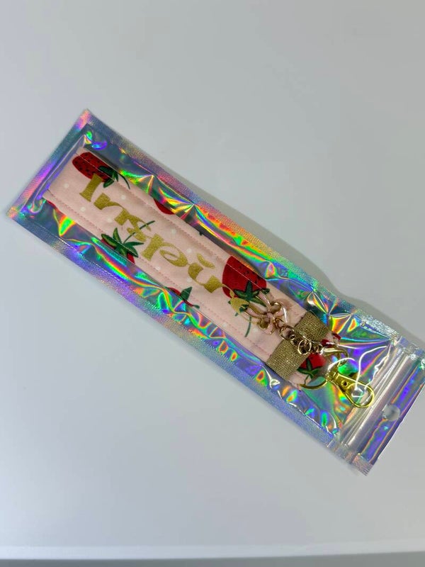 🍓 Strawberry Inspire Ribbon Keychain