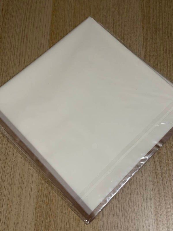 🤍 White Flower Wrapping Paper