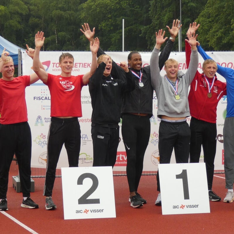 De medaillewinnaars Raap, Jansons en Van Rijn temidden van alle finishers