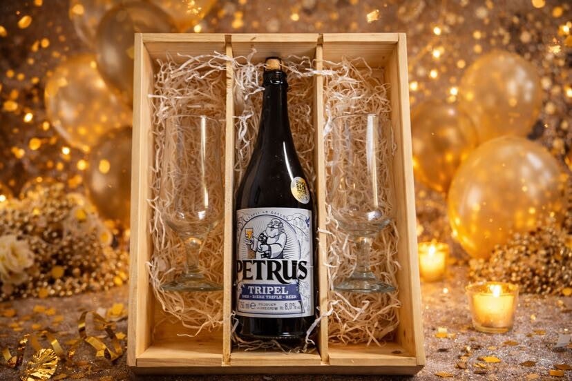 Bier cadeau met 2 gegraveerde glazen en Petrus Tripel