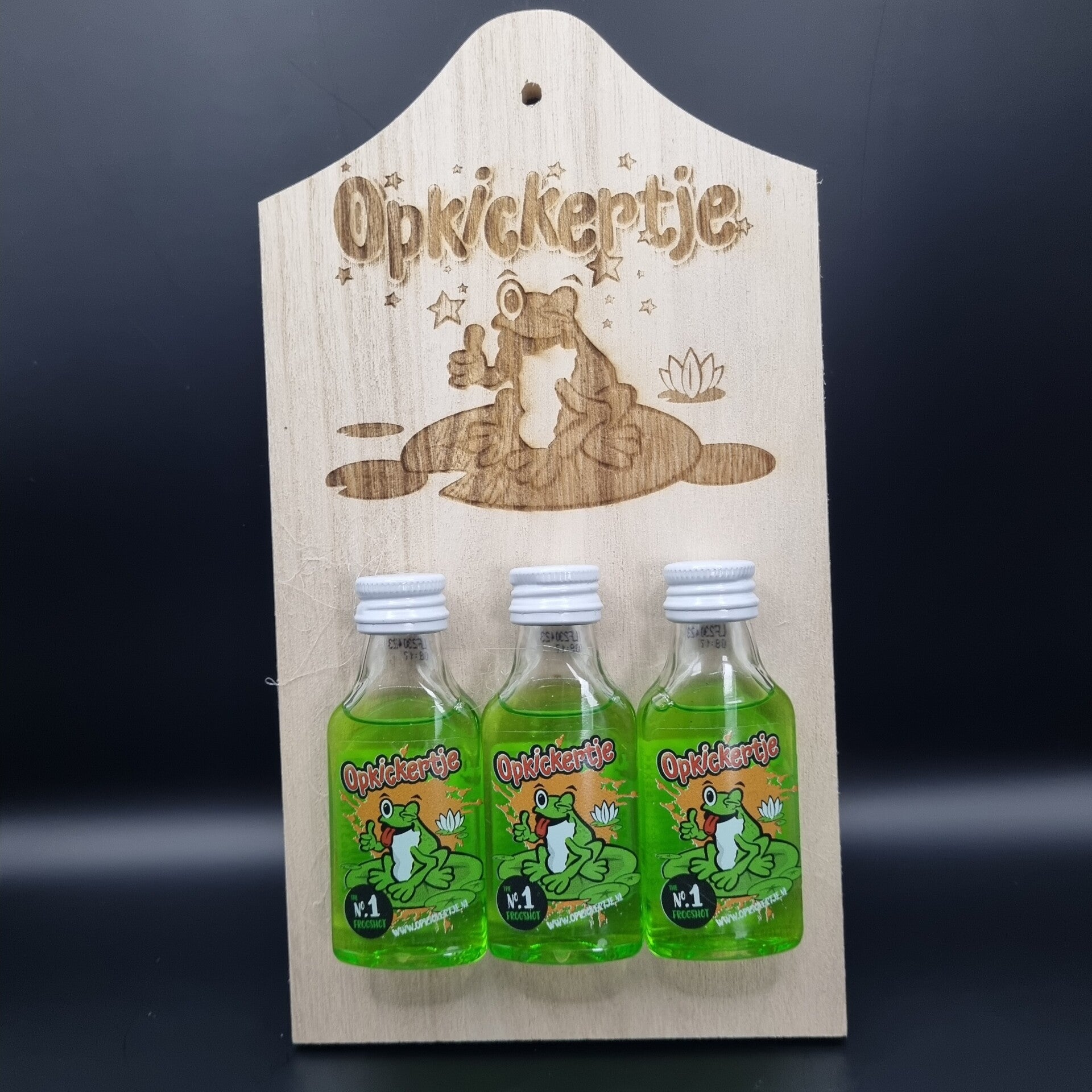 Shotjes Plank met Opkickertje gravure en 3 flesjes Opkickertjes Frog shots
