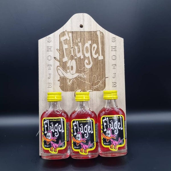 Shotjes Plank met Flügel gravure en 3 flesjes Flügel