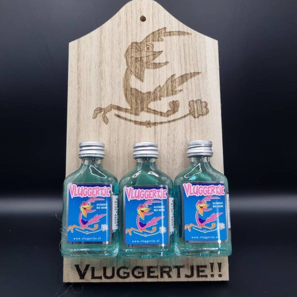 Shotjes Plank met Vluggertje gravure en 3 flesjes Vluggertjes