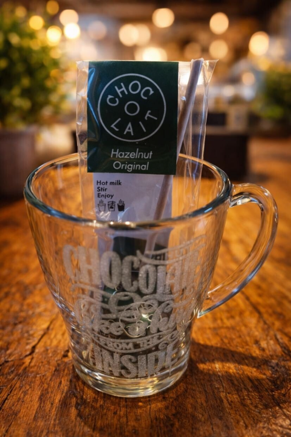Gegraveerd Chocolademelkglas of Mok met Chocolademelk-lepel of Magic Choco BombCompleet chocolademelk Cadeaupakket 2