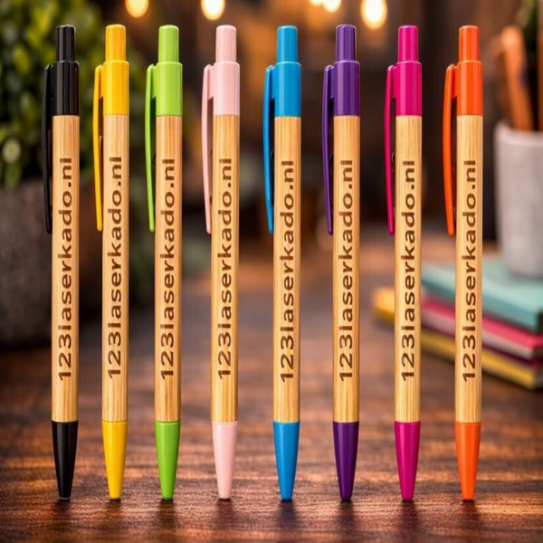 Bamboe Pennen met Logo – Duurzaam en Gepersonaliseerd Relatiegeschenk