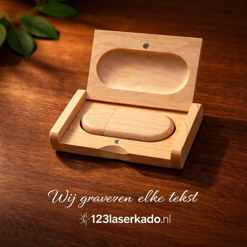 USB Stick met doosje van esdoornhout