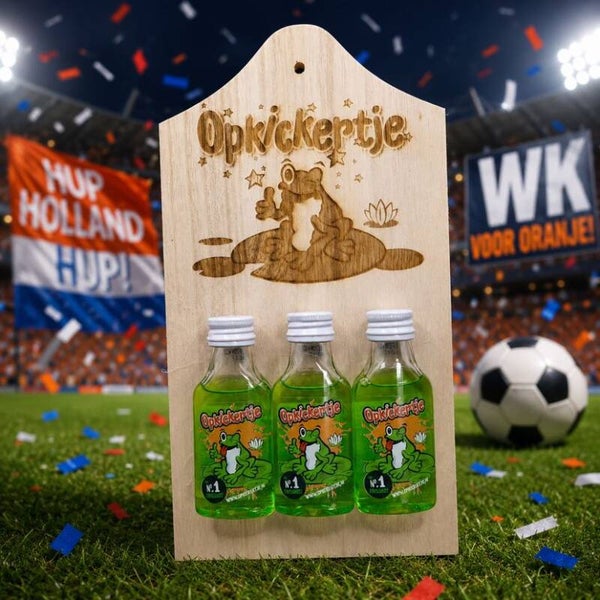 WK Shotjes Plank met Opkickertje gravure en 3 flesjes Opkickertjes Frog shots