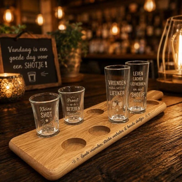 Gegraveerde shotjes plank van beukenhout