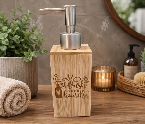 Gegraveerde zeepdispenser "wash your hands"