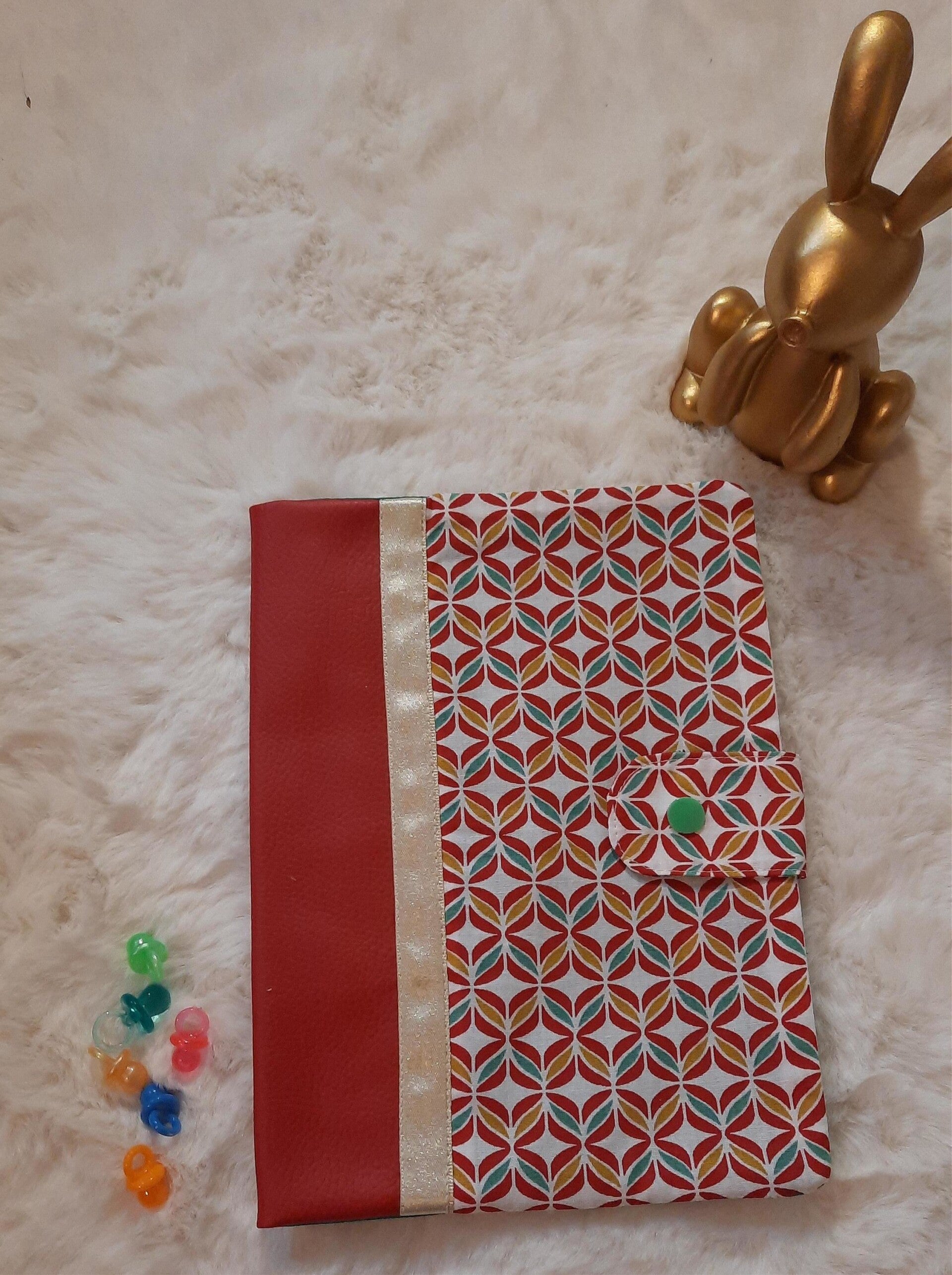 Portège carnet de santé - Etoiles géométriques / rouge