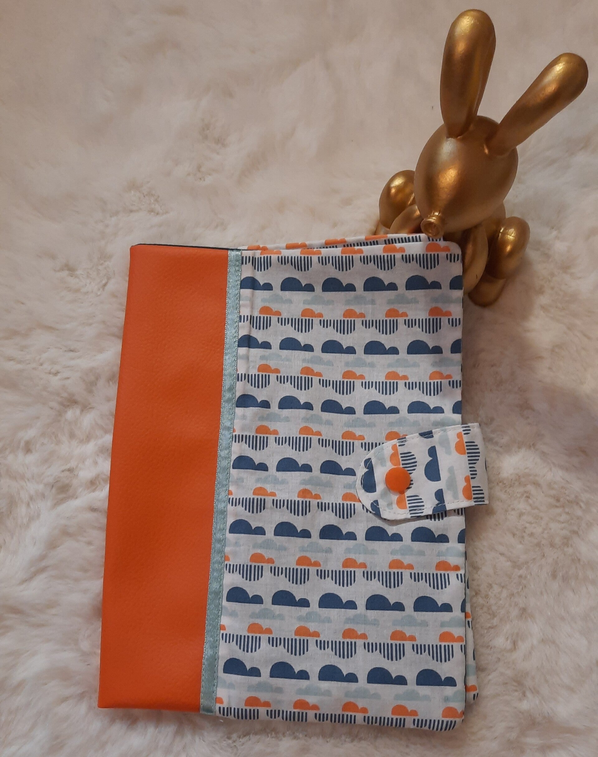 Protège carnet de santé - Nuages / orange
