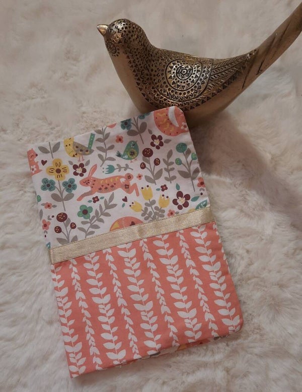 Protège carnet de santé - Fleurs et animaux de la forêt / corail