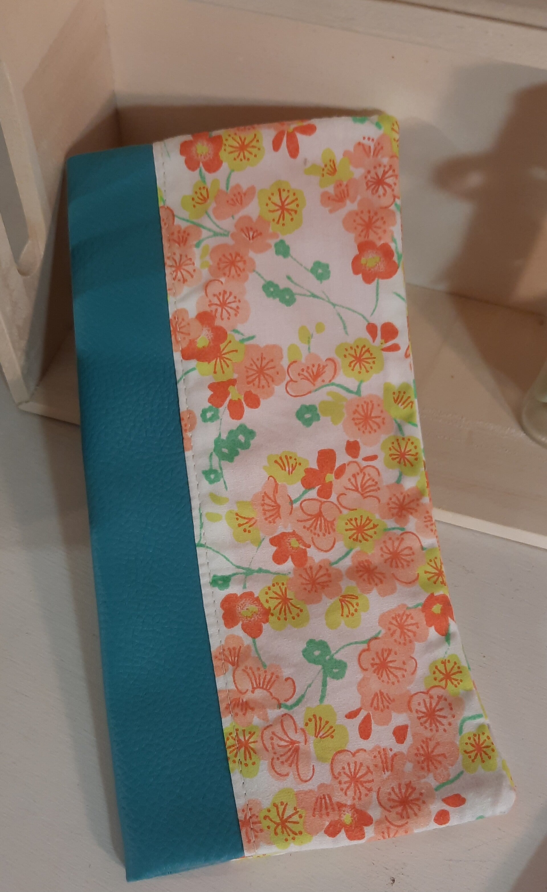 Protège livret de famille - Fleurs / turquoise