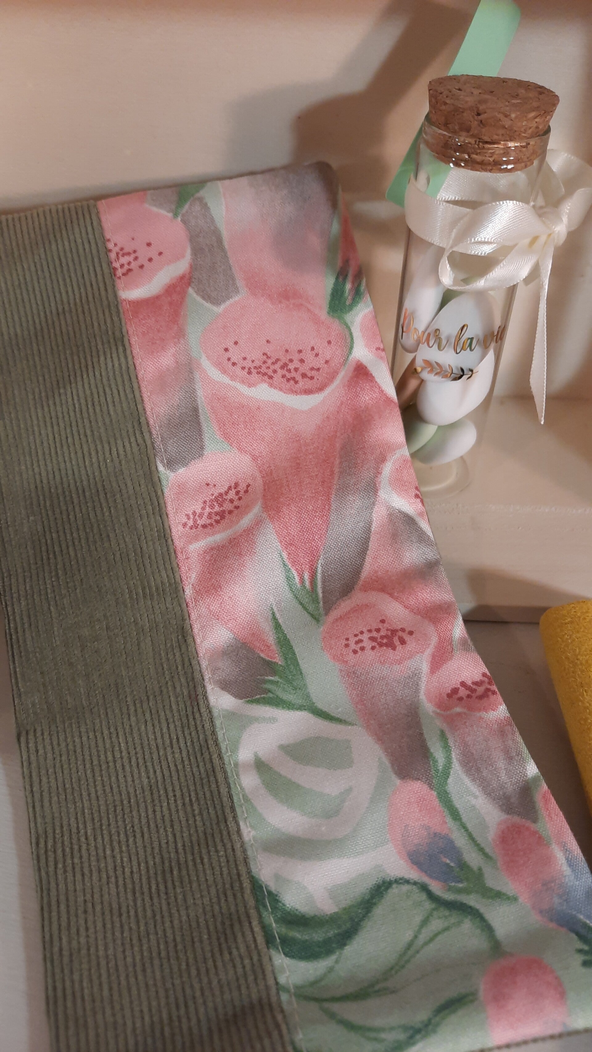 Protège livret de famille - Grandes fleurs et velours vert