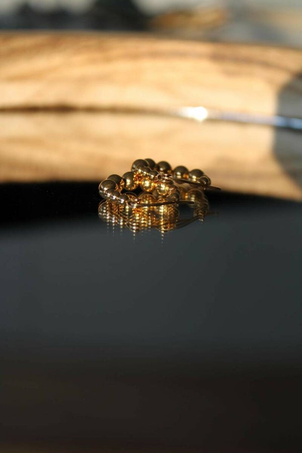 Single iris hoop gold