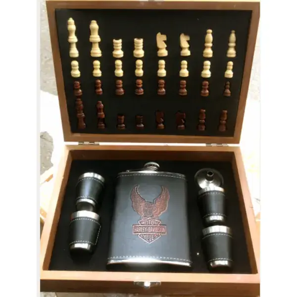 Harley Davidson Chess & Hip Flask gift set