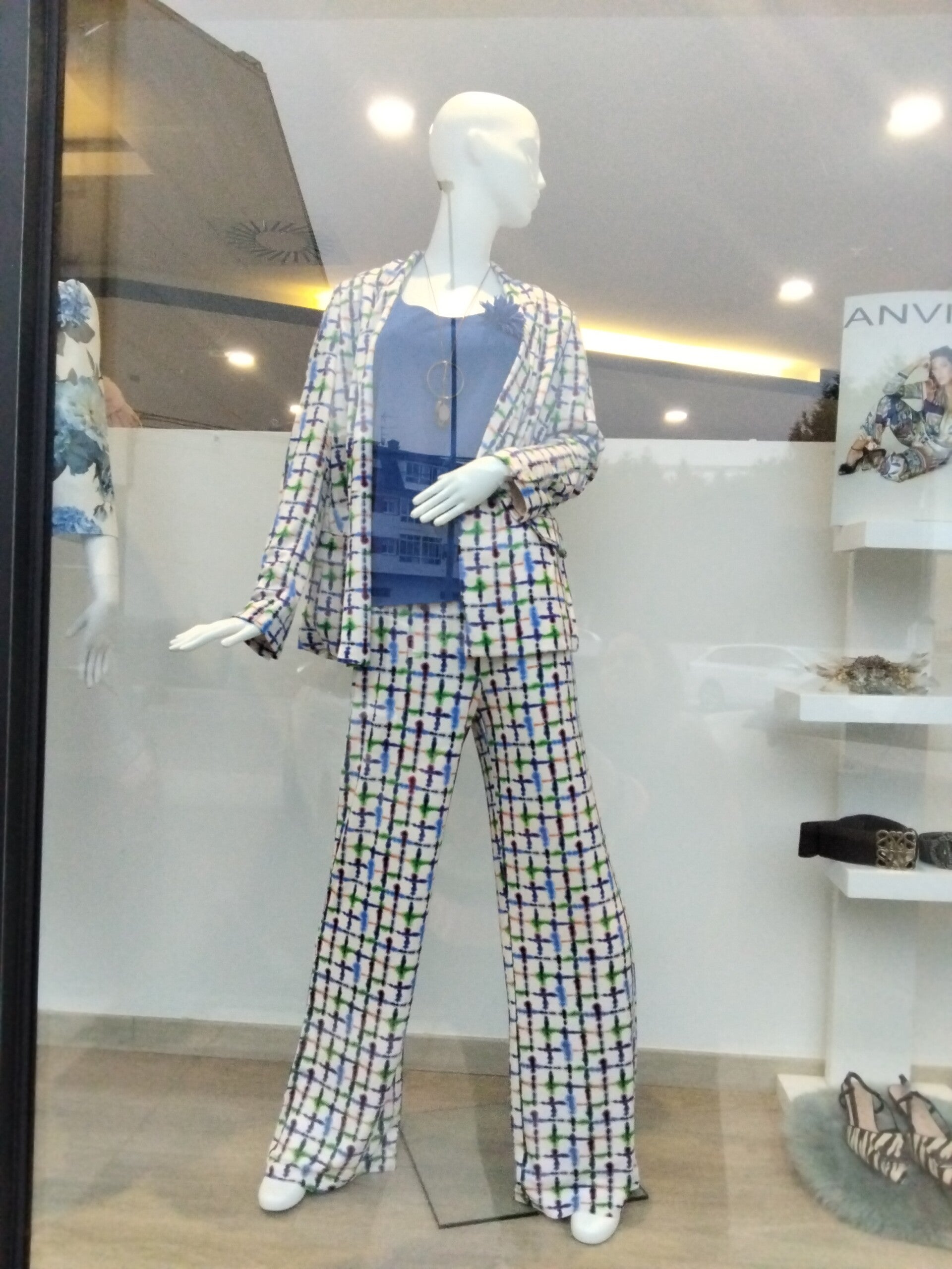 Traje chaqueta y camisa