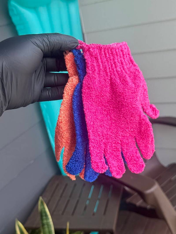 Exfoliating gloves
