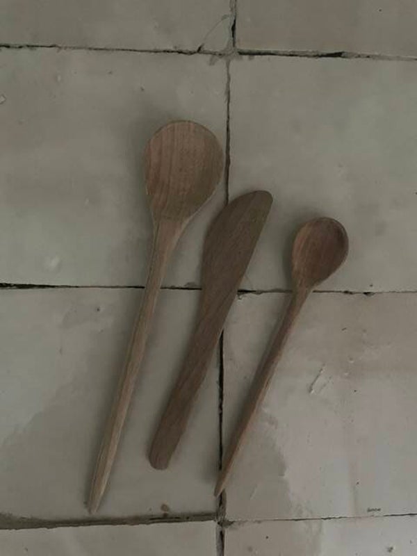 houten lepeltjes 2 stuks en mesje walnoten hout