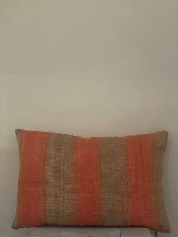 kussen wol gemaakt in Marokko oranje/terra/bruin 60x42 cm