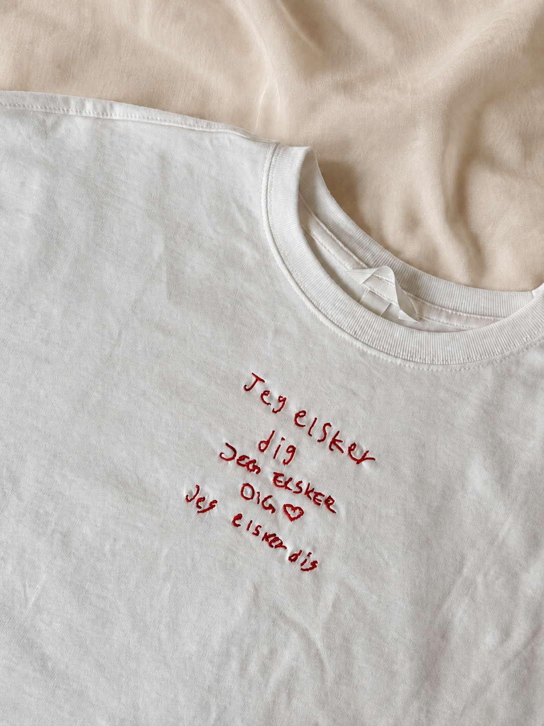 Personligt broderi på t-shirt