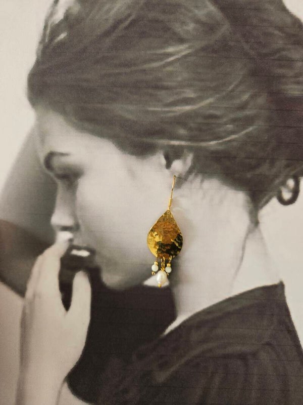 Boucles d'oreilles "Collection artisanat laiton" Les gouttes aux nacres