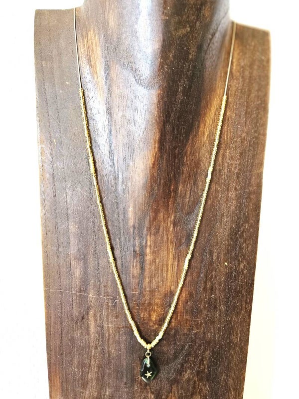 Collection "Les trésors de Margaux"  collier réglable Etoile de mer, verre vert