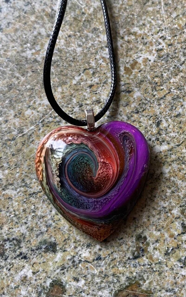 Hjärtformat flerfärgat 2 hängsmycke