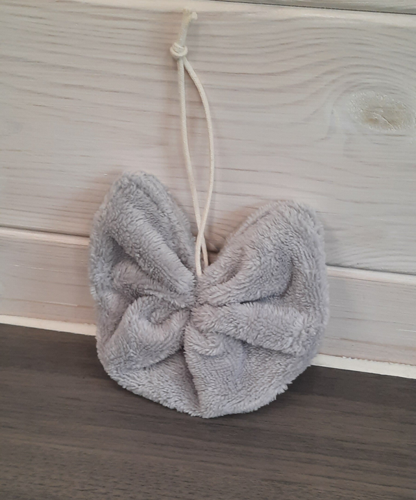 Fleur de douche gris en éponge de bambou