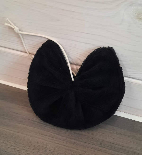 Fleur de douche noir en éponge de bambou