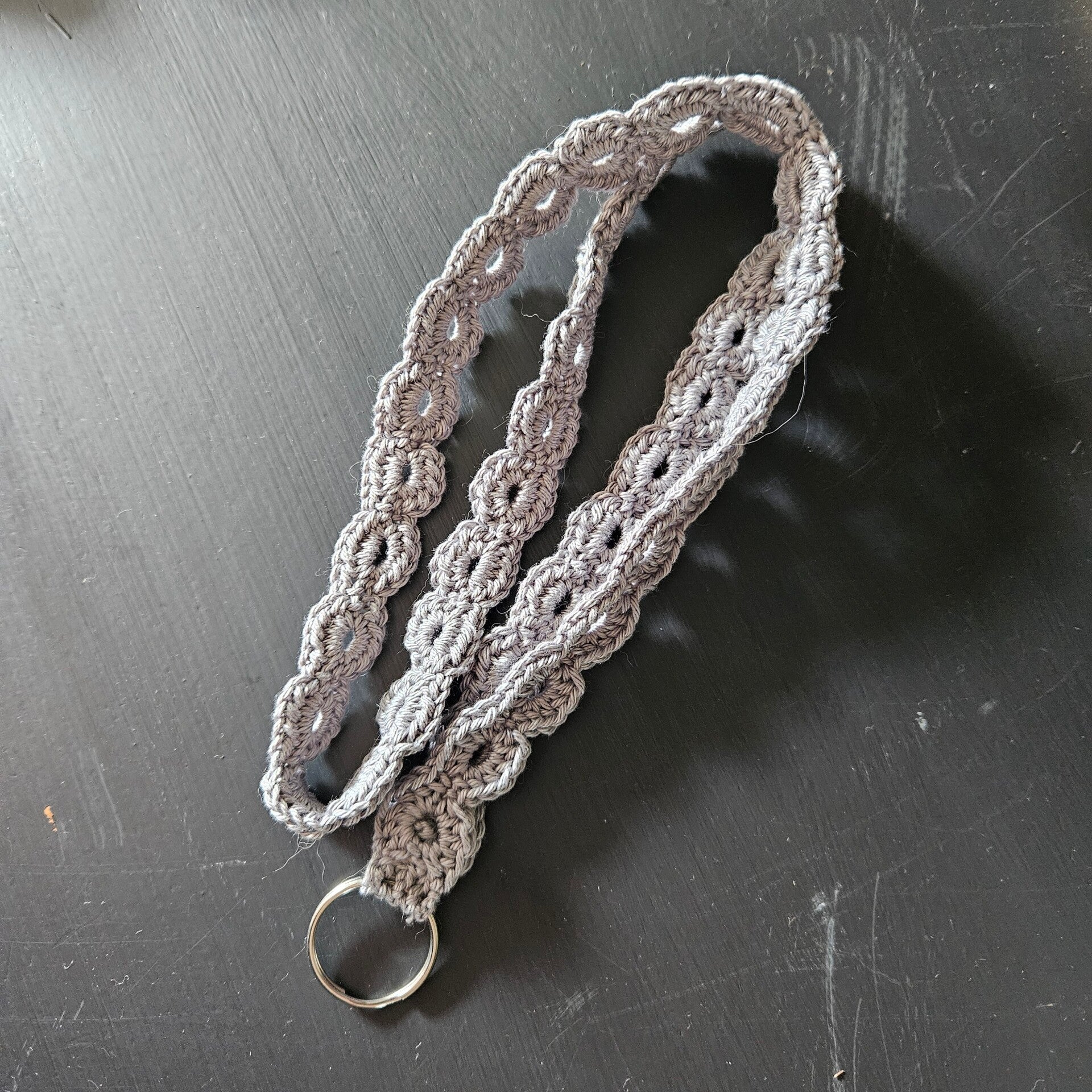 Keycord  lang, daisy,  Rauchgrau