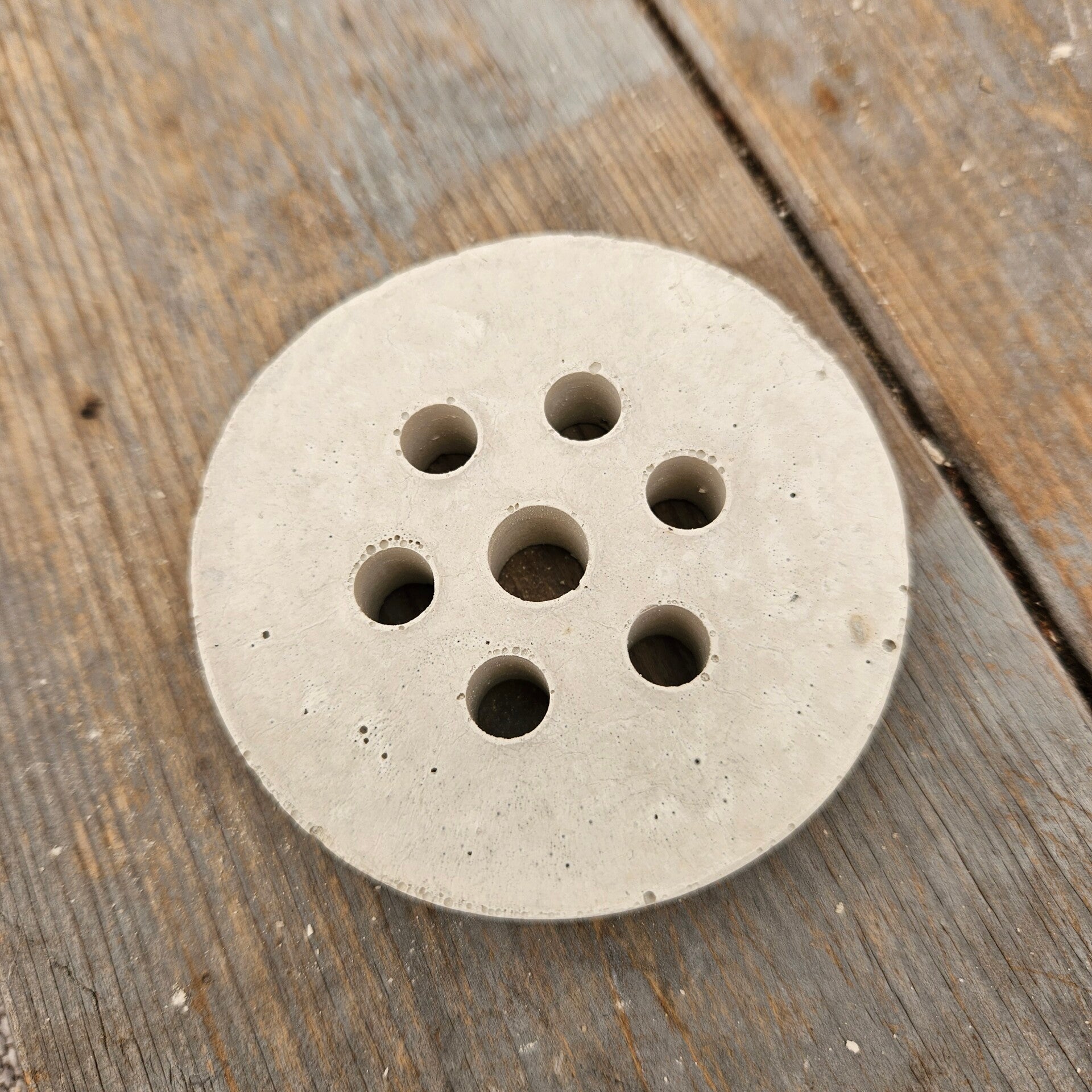 Beton, bloemverdeler rond klein 7cm doorsnee