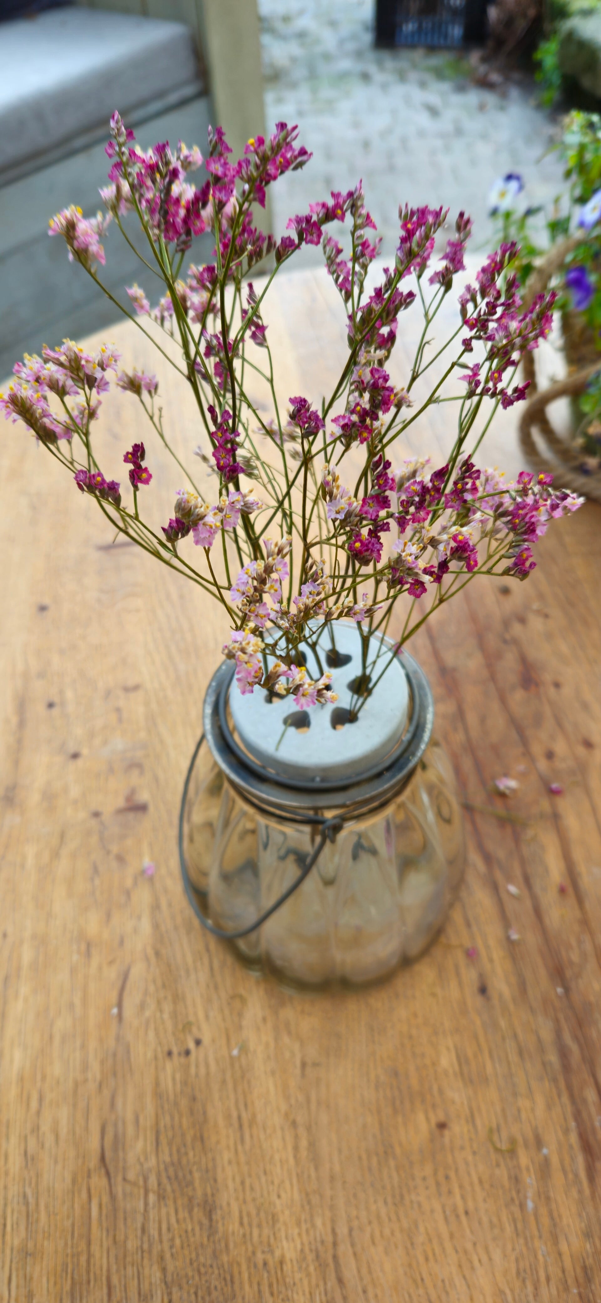 Beton, bloemverdeler hartjes klein, ca 7 cm doorsnee