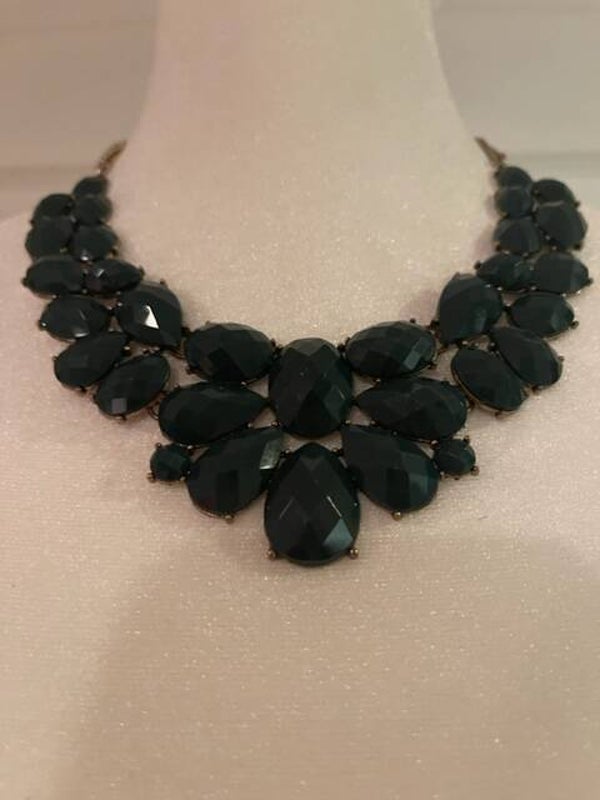 Dark green jewel necklace