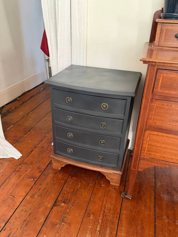 Refinished Solid Wood 4 Drawer Bedside Cabinet / Chest – Charcoal Grey