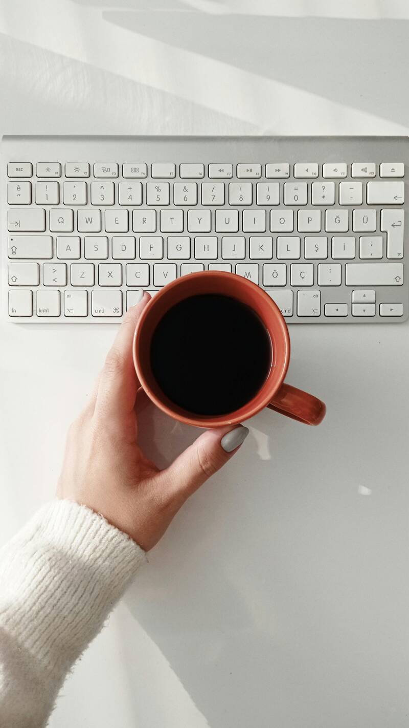 ¿TE APUNTAS A TOMAR UN CAFE CONMIGO?