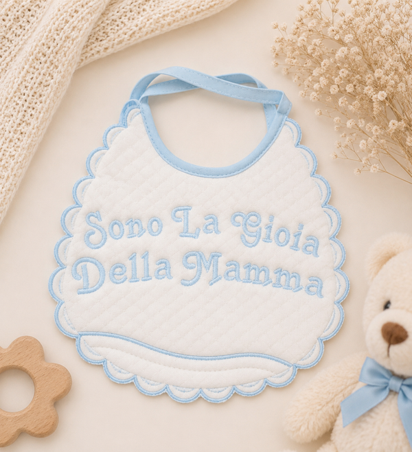 Baby-Lätzchen „Sono La Gioia Della Mamma“ – Weiß/Hellblau