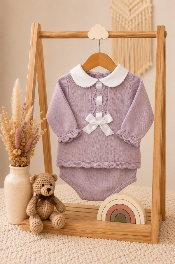 Gestricktes Baby-Set in zartem Fliederton