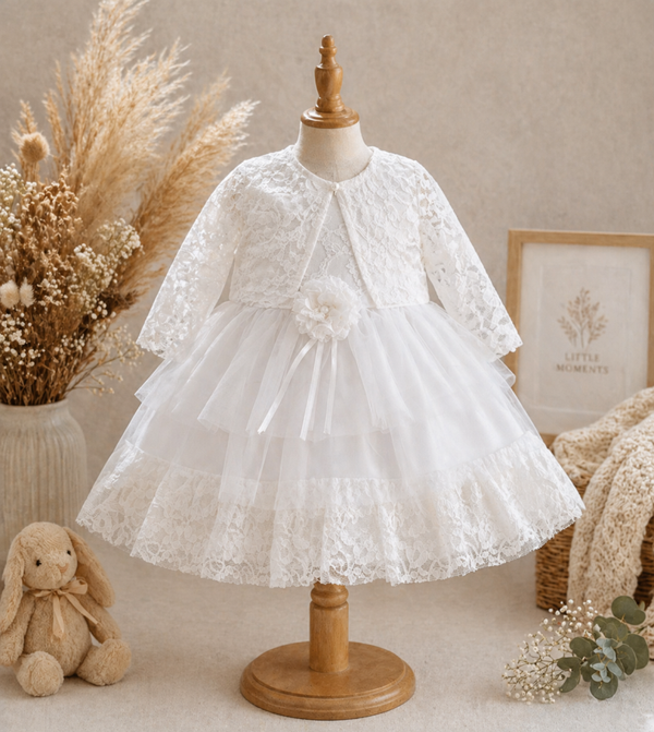 Elegantes Baby-Taufkleid mit Spitze und Tüll – Weiß mit Bolero