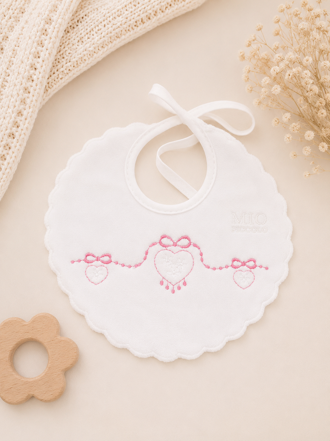 Baby-Lätzchen mit Herz-Stickerei – Weiß/Rosa