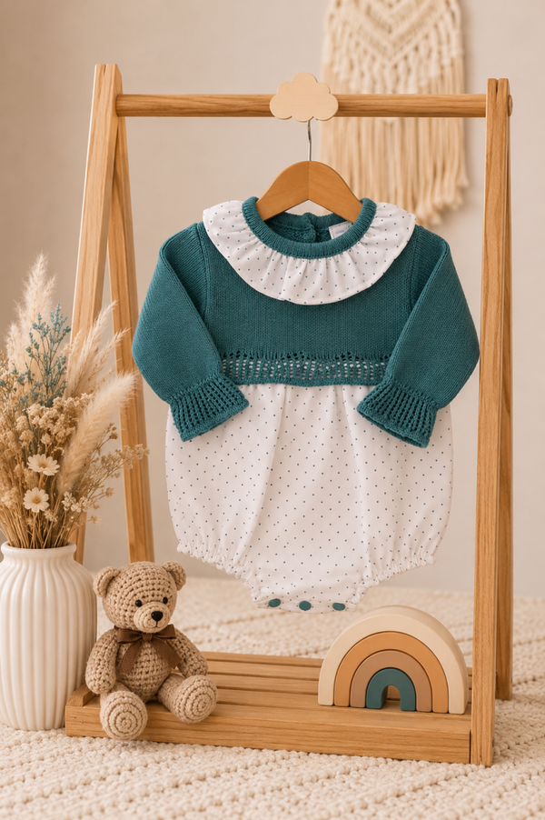 Baby-Strampler mit Strickoberteil