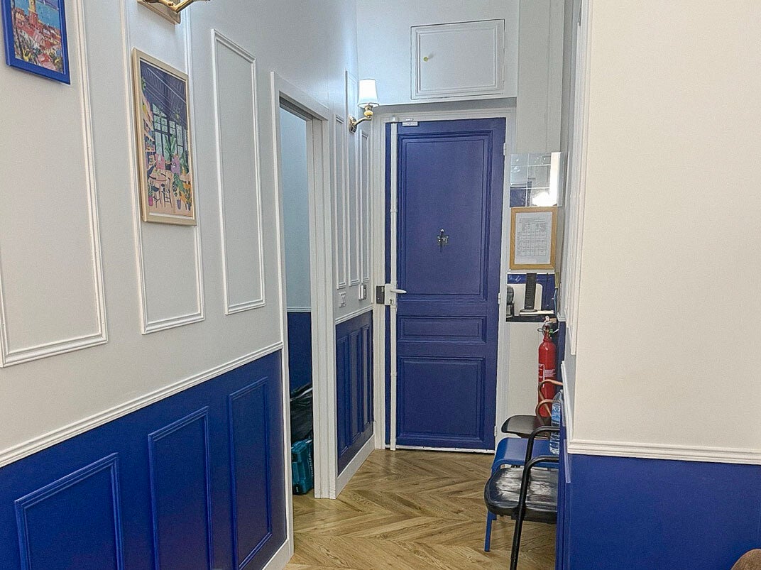 Entrée et couloir du cabinet de cardiologie Port-Royal à Paris 5e