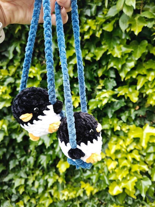 Swinging Penguin