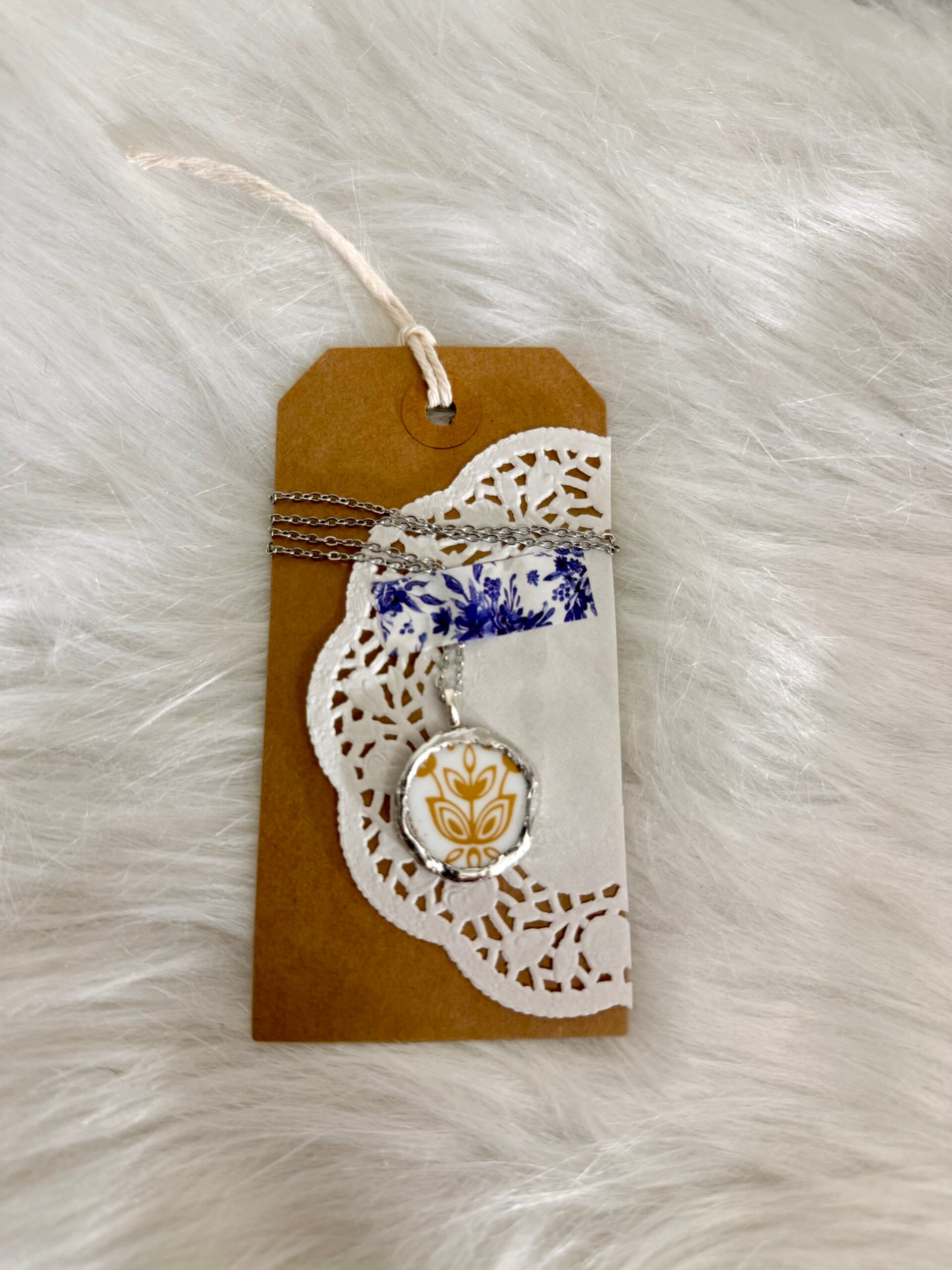 Vintage China Necklace (Butterfly Gold)