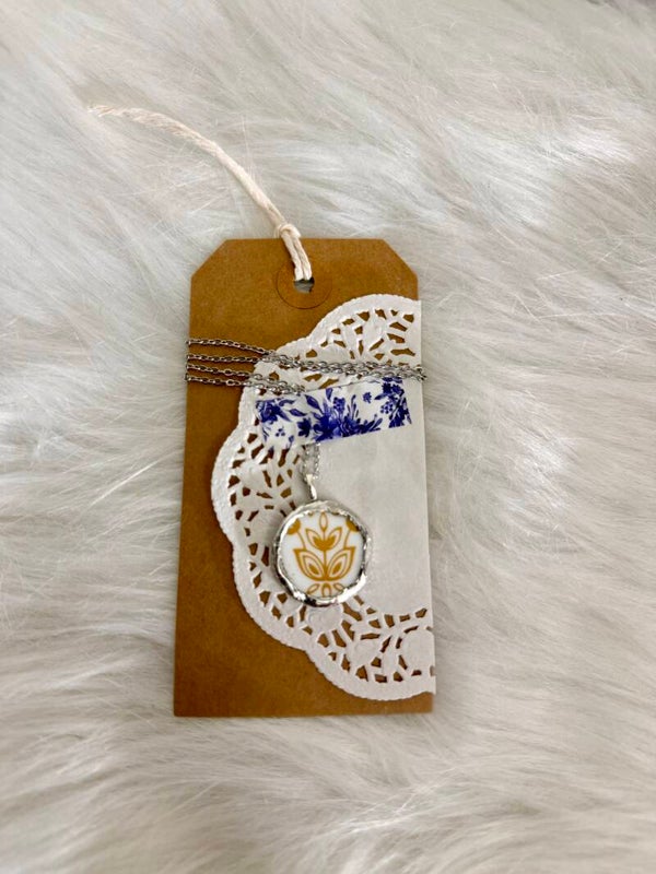 Vintage China Necklace (Butterfly Gold)