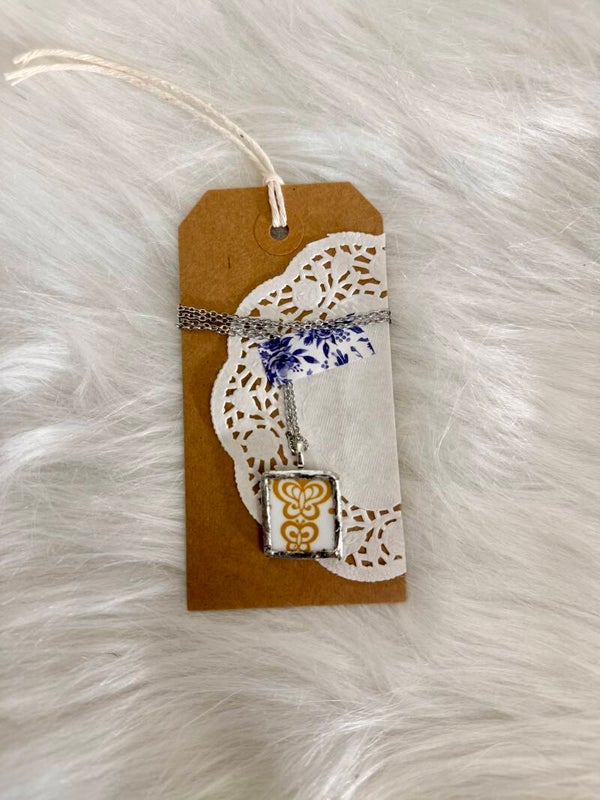 Vintage China Necklace (Butterfly Gold)